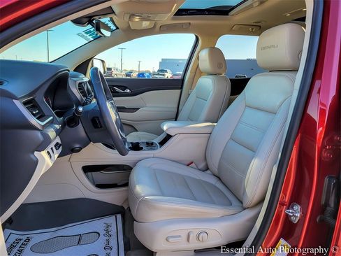 Used 2021 GMC Acadia Denali w/ Denali Ultimate Package image 8