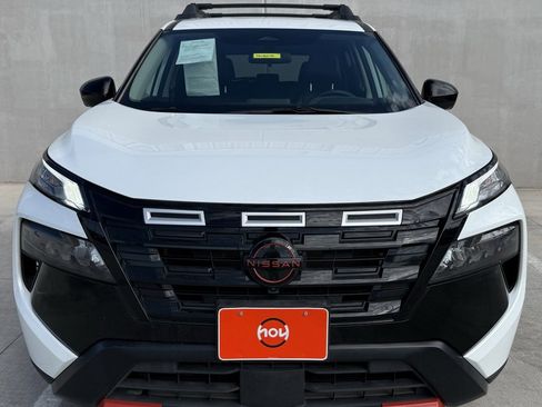 Used 2025 Nissan Rogue SV image 2