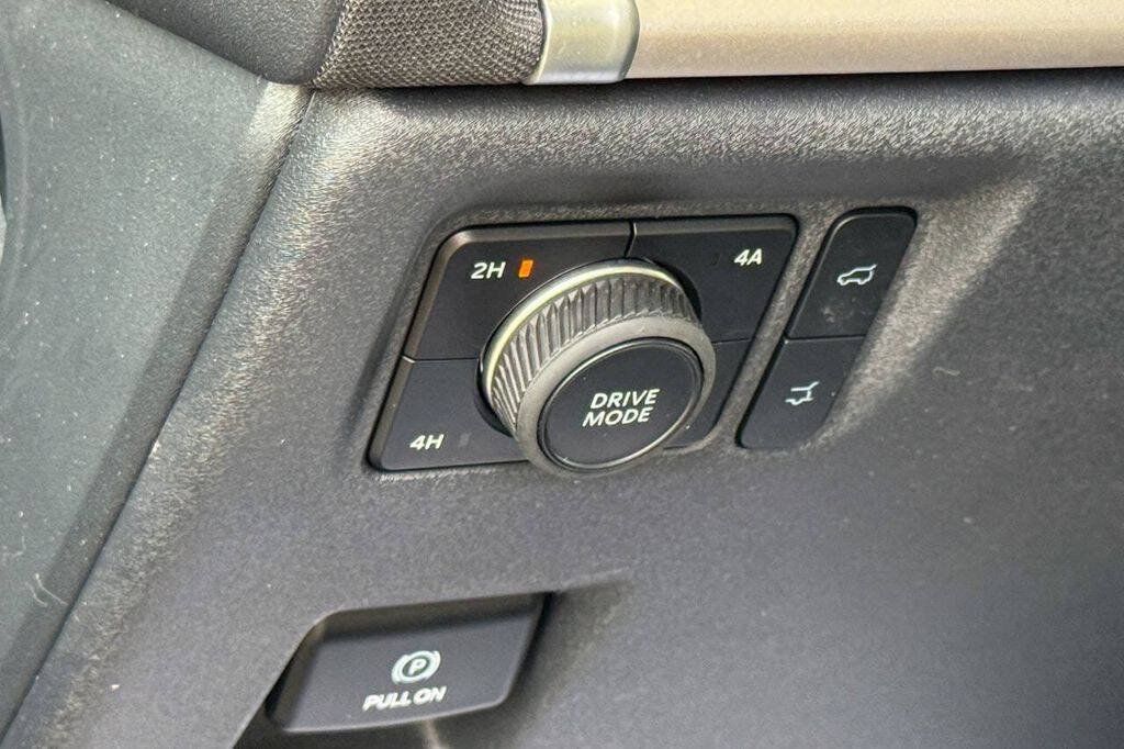 Used 2025 Ford Expedition Active AWD/4WD image 31