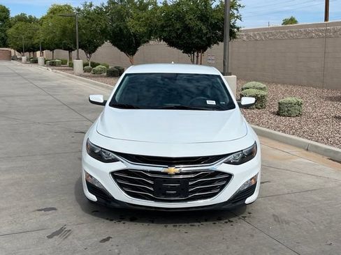 Used 2025 Chevrolet Malibu LT FWD image 3