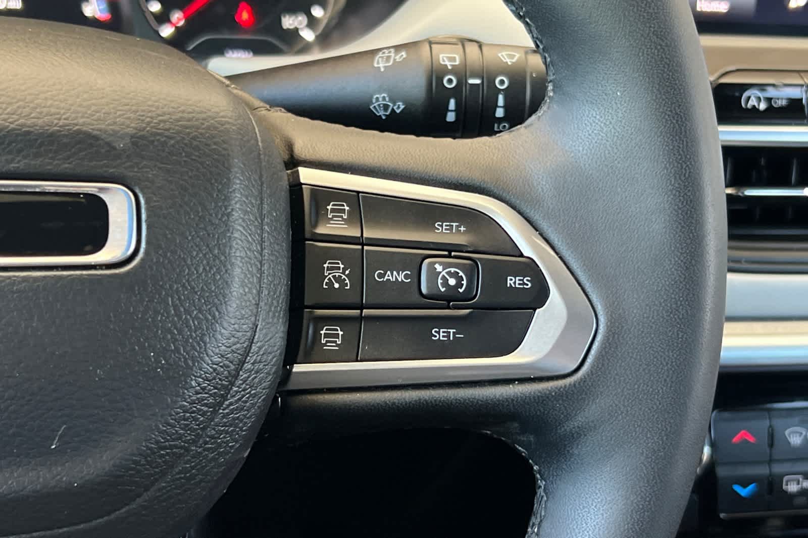 Used 2025 Jeep Compass Limited AWD/4WD image 27
