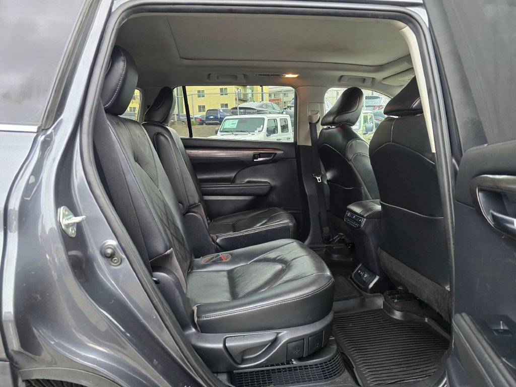 Used 2021 Toyota Highlander Platinum AWD/4WD image 13