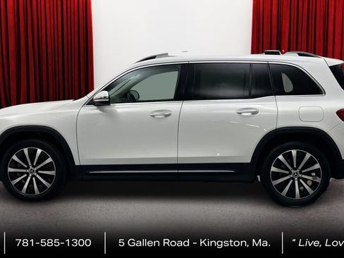 Used 2023 Mercedes-Benz GLB 250 4MATIC w/ Premium Package image 8