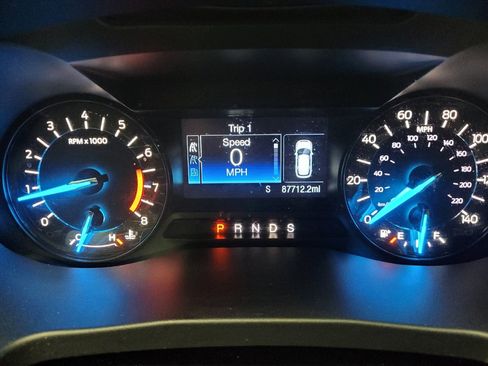 Used 2017 Ford Explorer XLT FWD image 23