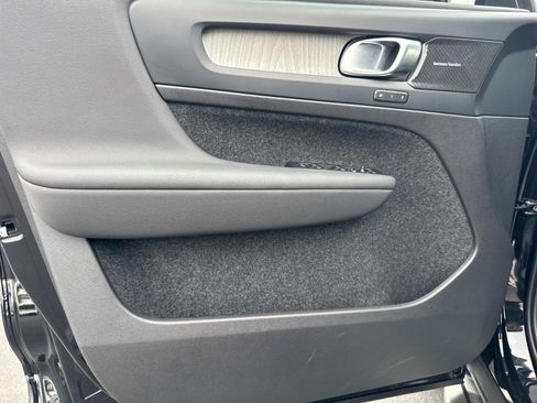 Certified 2024 Volvo XC40 B5 Ultimate w/ Protection Package Premier image 15