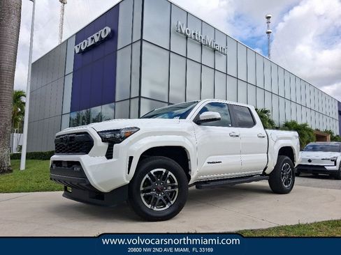 Used 2025 Toyota Tacoma TRD Sport RWD image 1