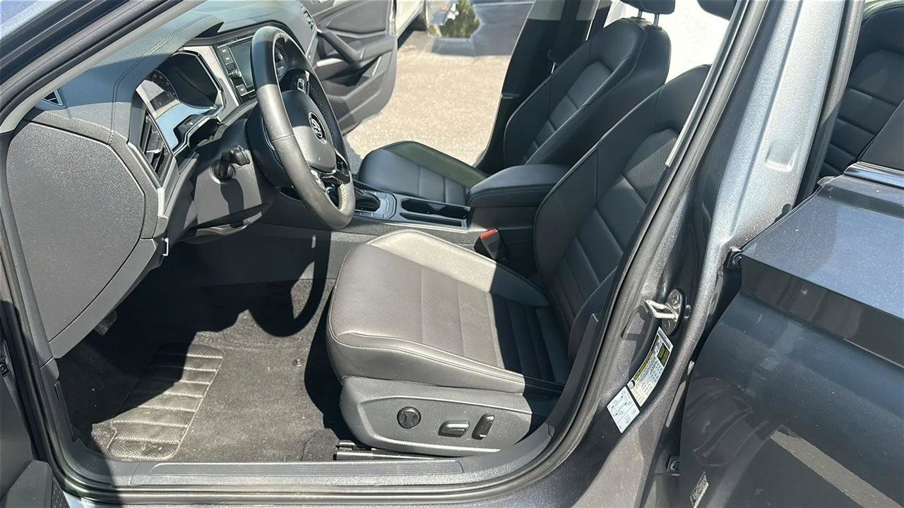 Used 2021 Volkswagen Jetta SE w/ SE Cold Weather Package FWD image 22