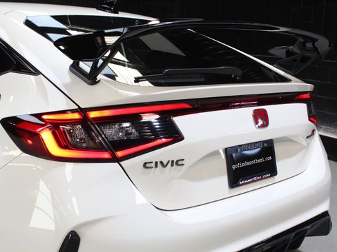 Used 2024 Honda Civic Type R image 10