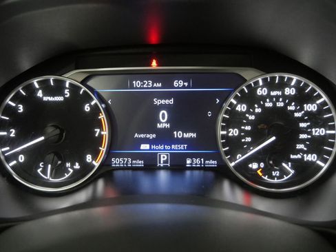 Used 2024 Nissan Altima 2.5 SV FWD image 14