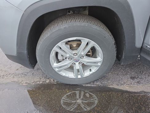 Used 2024 GMC Terrain SLE image 30