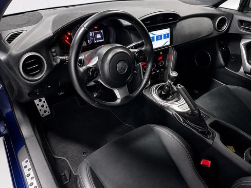 Used 2020 Toyota 86 RWD image 8