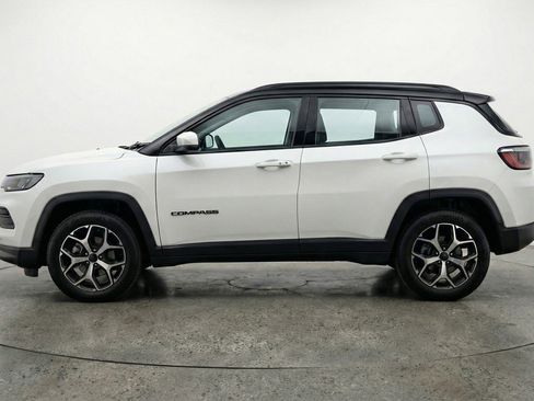 Used 2025 Jeep Compass Limited AWD/4WD image 5