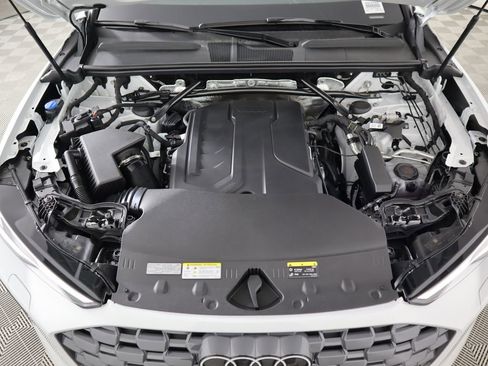 Used 2025 Audi Q5 Premium w/ Convenience Package image 31