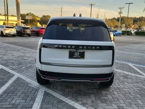 New 2025 Land Rover Range Rover Long Wheelbase SE image 4