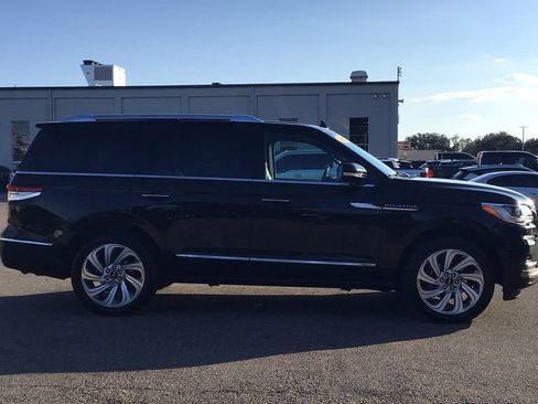 Used 2024 Lincoln Navigator Reserve image 4