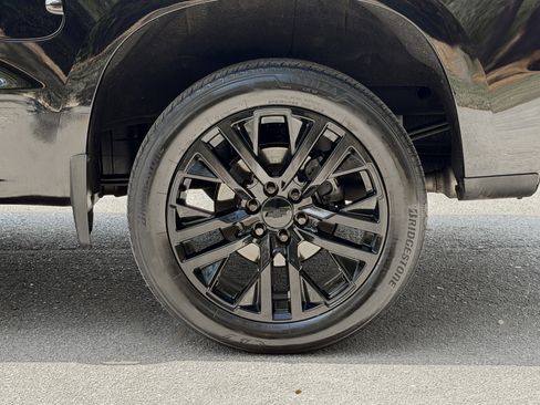 Used 2019 Chevrolet Silverado 1500 High Country w/ Technology Package image 12