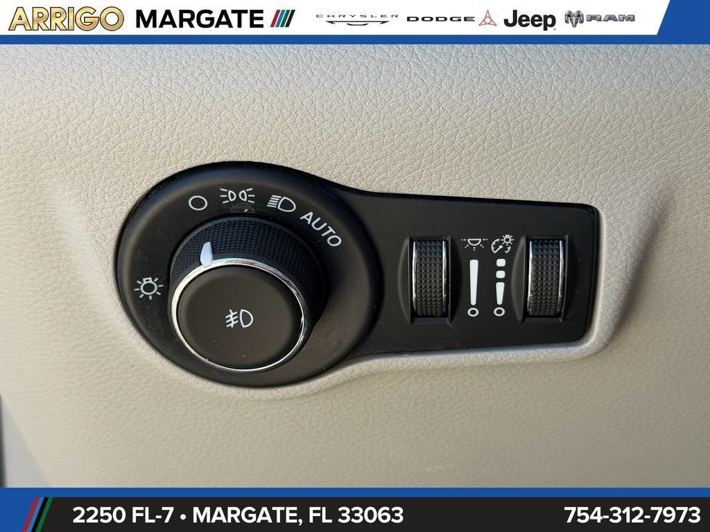 Used 2022 Jeep Compass Latitude w/ Convenience Group FWD image 32