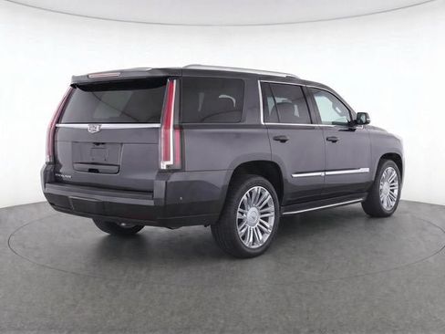 Used 2018 Cadillac Escalade Platinum AWD/4WD image 3