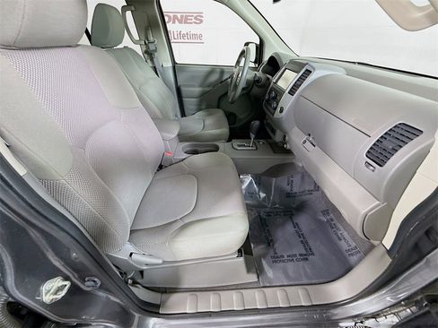 Certified 2020 Nissan Frontier SV w/ Midnight Edition Floor Mats image 31