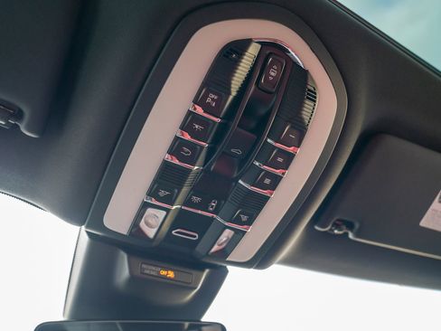 New 2026 Porsche Macan S image 22