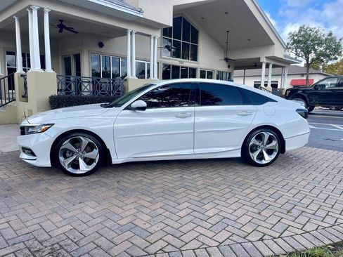 Used 2018 Honda Accord Touring image 2