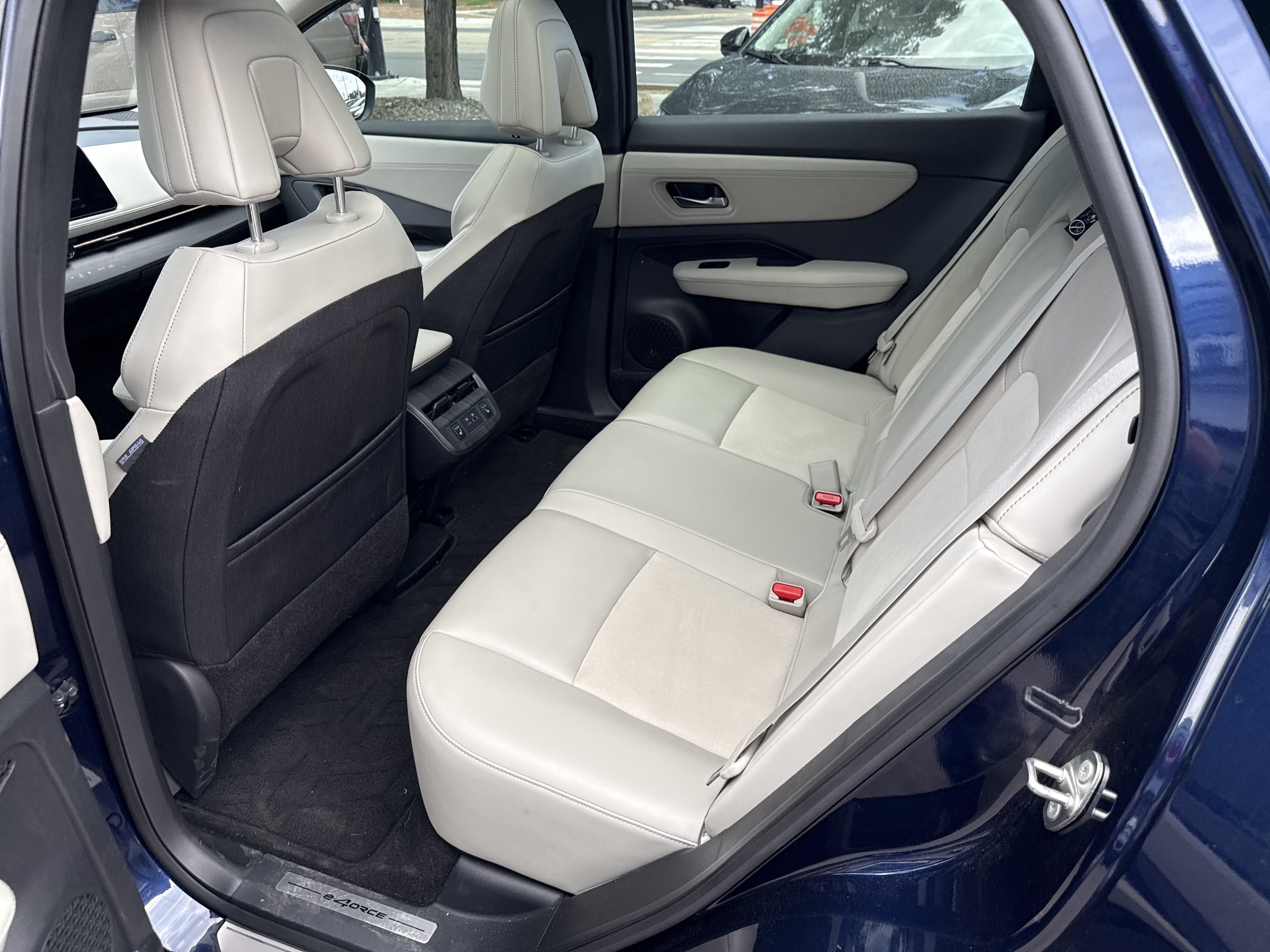 Used 2024 Nissan Ariya AWD image 12