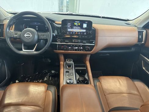 Used 2023 Nissan Pathfinder Platinum w/ Lighting Package (N93) image 12