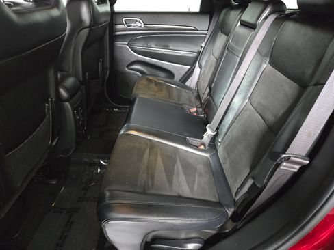 Used 2022 Jeep Grand Cherokee Laredo AWD/4WD image 5