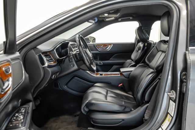 Used 2019 Lincoln Continental Select FWD image 5