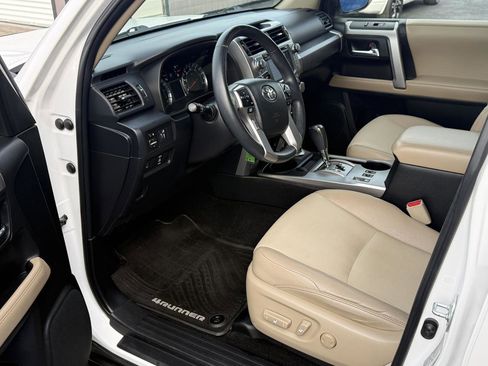 Used 2016 Toyota 4Runner SR5 Premium image 8