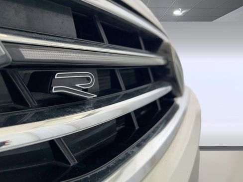 Used 2024 Volkswagen Tiguan SEL R-Line image 40