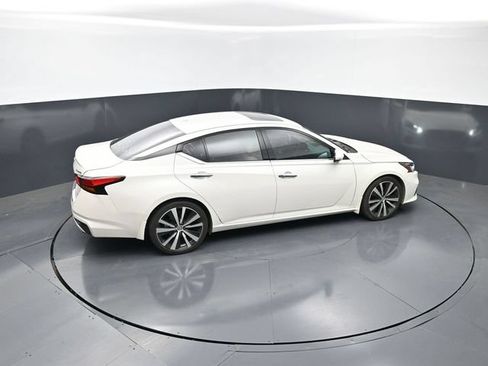 Used 2020 Nissan Altima 2.0 Platinum FWD image 21