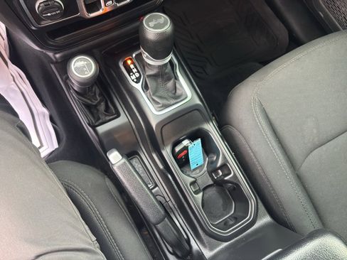 Used 2022 Jeep Wrangler Unlimited Sport image 9