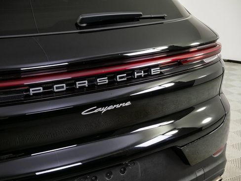 Certified 2024 Porsche Cayenne image 37