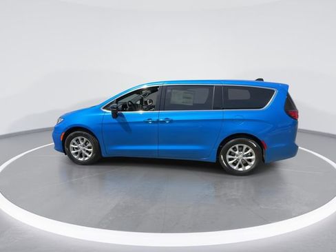 New 2026 Chrysler Pacifica Limited image 5