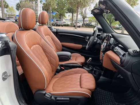 Used 2024 MINI Cooper Convertible w/ Signature Upholstery Package image 33