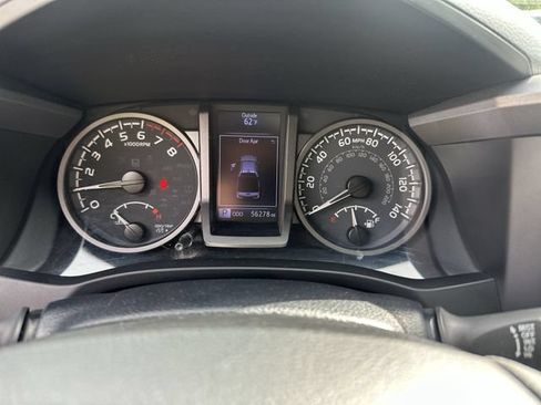 Used 2020 Toyota Tacoma TRD Off-Road AWD/4WD image 12