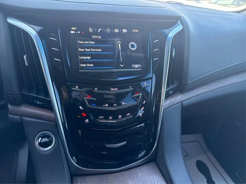Used 2019 Cadillac Escalade Luxury image 22