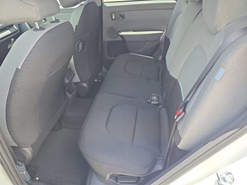 New 2027 Kia Seltos LX FWD image 16