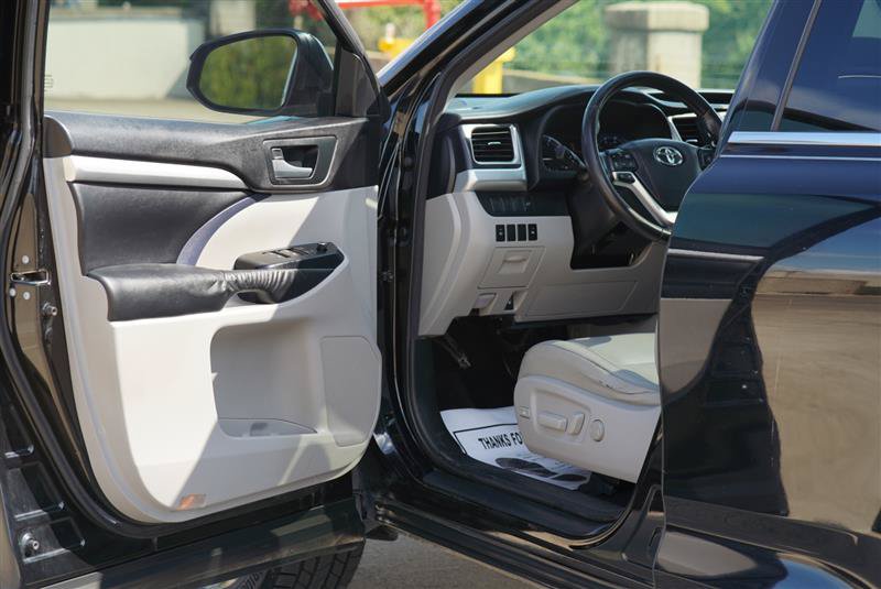 Used 2015 Toyota Highlander XLE FWD image 41
