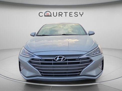 Used 2020 Hyundai Elantra Limited w/ Cargo Package (C1) FWD image 4