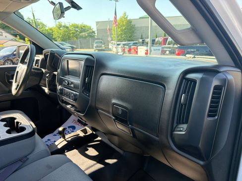 Used 2018 Chevrolet Silverado 1500 W/T AWD/4WD image 20