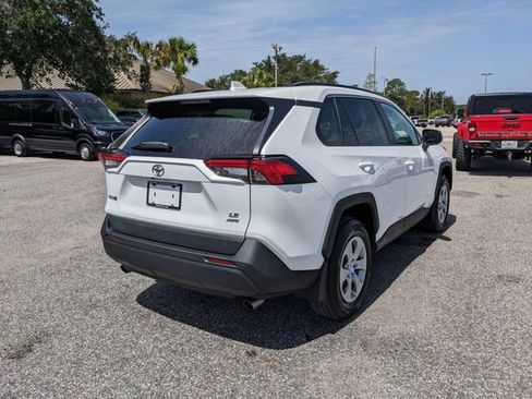 Used 2021 Toyota RAV4 LE AWD/4WD image 4