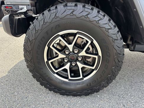 Certified 2025 Jeep Wrangler Unlimited Rubicon w/ Convenience Group AWD/4WD image 9