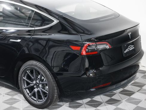Used 2019 Tesla Model 3 Standard Range Plus RWD image 16