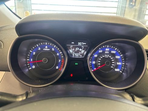 Used 2015 Hyundai Elantra SE w/ Option Group 02 FWD image 3