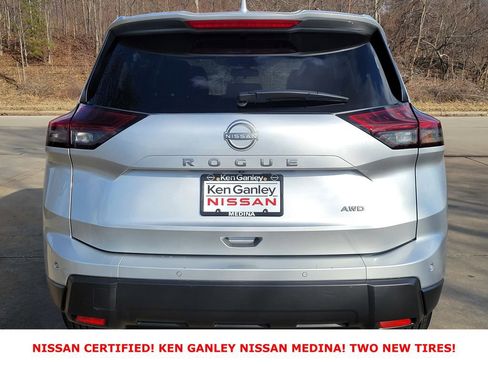 Certified 2025 Nissan Rogue SV image 4