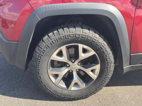 Used 2017 Jeep Cherokee Trailhawk AWD/4WD image 34