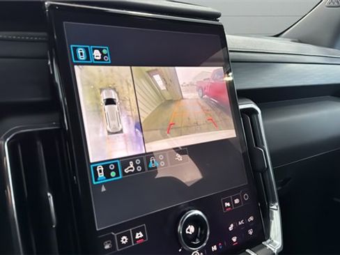 Used 2025 GMC Acadia Elevation image 17