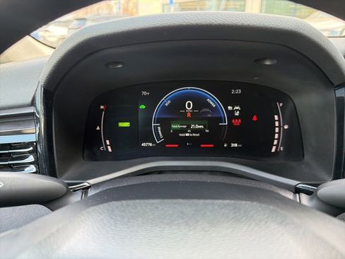 Used 2025 Toyota Camry LE image 29